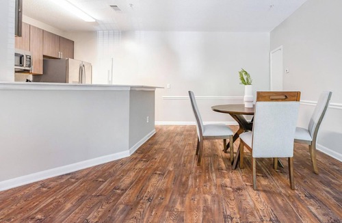 Biloxi Apartment | Landing | Stunning 3BD, Gym, Pool