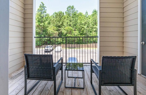 Biloxi Apartment | Landing | Stunning 3BD, Gym, Pool