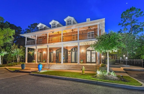 Biloxi Apartment | Landing | Stunning 3BD, Gym, Pool