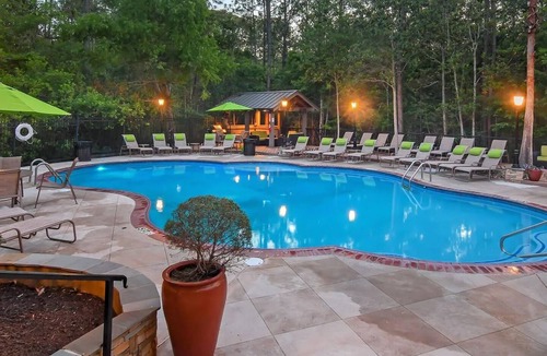 Biloxi Apartment | Landing | Stunning 3BD, Gym, Pool