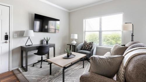 Pipers Meadow Apartment | Landing Stylish 1BD Clubhouse Gym