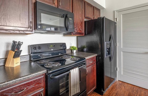 Northeast Houston Apartment | Landing | Stylish 1BD, Clubhouse, Game Room
