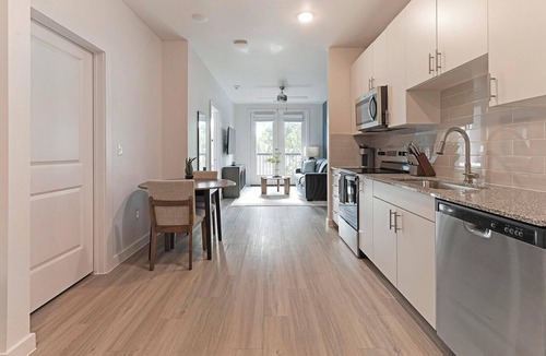 Sweetbriar Apartment | Landing | Stylish 1BD, Gym, Pool