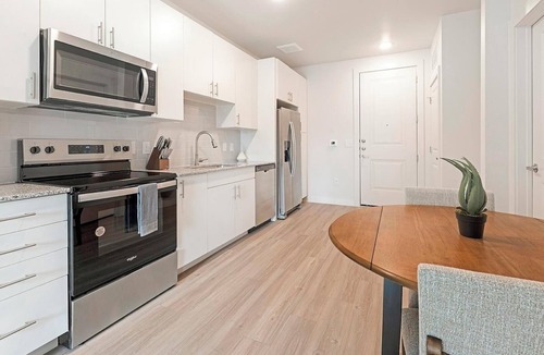 Sweetbriar Apartment | Landing | Stylish 1BD, Gym, Pool