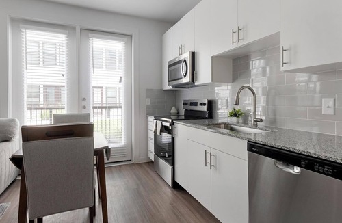 Sweetbriar Apartment | Landing | Stylish 1BD, Gym, Pool