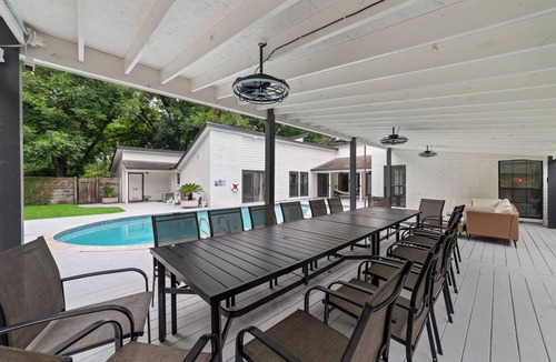 Aldine House | Lara Retreat- 6B/4.5 BT- Private Pool and Paris- Game room