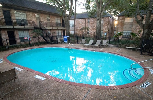 The Villages Apartment | Large 2 bedroom Apartment in the Heart Of Houston