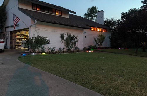Southwest Carrollton Bed & Breakfast | Large 4030 house, bedrooms, both with private bathrooms. Breakfast included pool