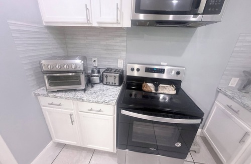 Meadowbrook House | Large 6BR Fort Worth Home Sleeps 10+ Family & Group Friendly