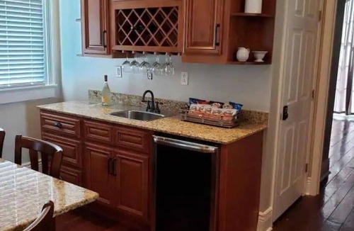 Algiers Point Apartment | Large Apartment With View
