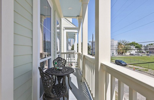 Faubourg Lafayette House | Large Home w/Outdoor Space, Walk to Streetcar!