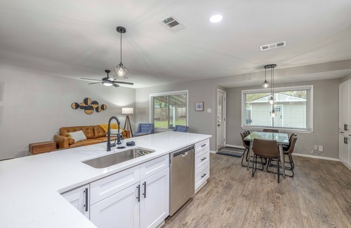 North San Antonio - SAT House | Large home with Casita - Only 5 mins from airport!