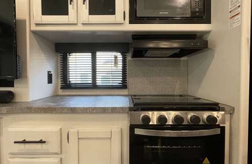 North San Antonio - SAT House | Large private 1bdrm RV near Medical Center in San Antonio