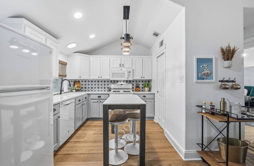 Georgetown House | Lazy Day Getaway - 5 min walk to the square - Historic home
