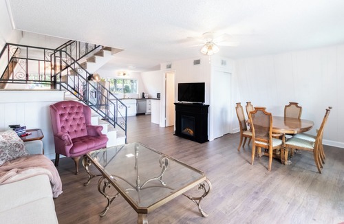 Chandler House | Leave it all behind and relax at Little Ladies Lake House.