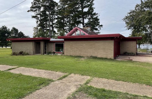 Tougaloo House | Legacy Estate Lake House
