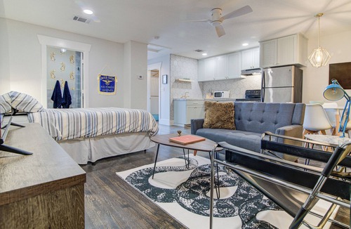 North Loop Apartment | Little Gem in vibrant Austin neighborhood