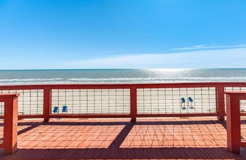 Surfside Beach House | Livin' The Dream Beachfront & Center!