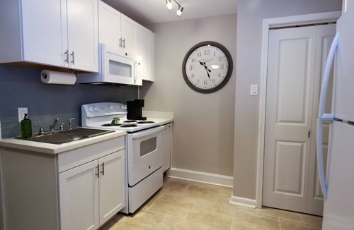 Audubon Apartment | Location, Location, Location! Welcome to a charming 1BR in Uptown New Orleans.