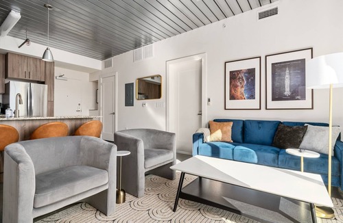 Midtown Apartment | Lodgeur | Plush & bright 2BR loft | Midtown