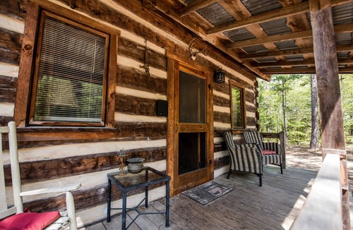 Lindale Cabin | Log Cabin in Woods W/Trail & Scavenger Hunt Wood Fireplace, Lindale Canton Tyler