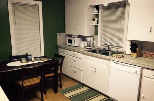 Prairie Grove Cottage | Looking for a cozy home away from home in scenic Northwest Arkansas?