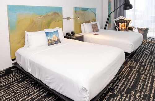 Cedars Hotel | Lorenzo by Hilton | 2 Queen | City Center 6 Min, Deep Ellum 7 Min | 2 Units