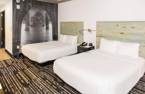 Cedars Hotel | Lorenzo by Hilton | 2 Queen | City Center 6 Min, Deep Ellum 7 Min | 2 Units
