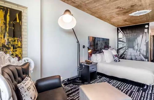 Cedars Hotel | Lorenzo by Hilton | King | City Center 6 Min, Deep Ellum 7 Min | 2 Units