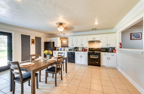 Lacassine House | Louisiana Group Retreat! Dual Units Near Hunting