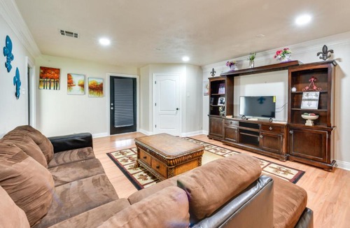 Lacassine House | Louisiana Group Retreat! Dual Units Near Hunting