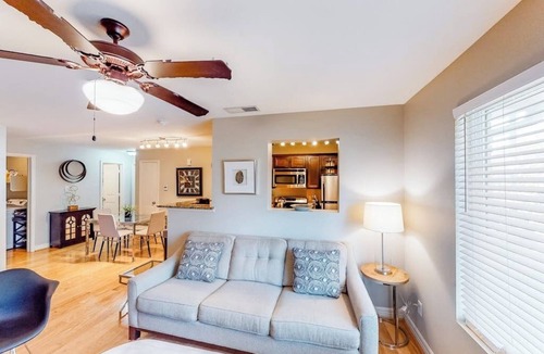 Westfield Condo | Lovely Austin condo close to downtown with streaming, W/D, central AC, & WiFi