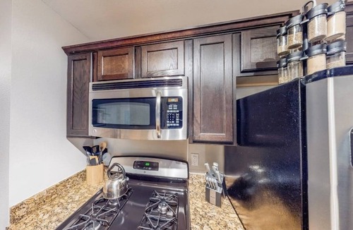 Westfield Condo | Lovely Austin condo close to downtown with streaming, W/D, central AC, & WiFi