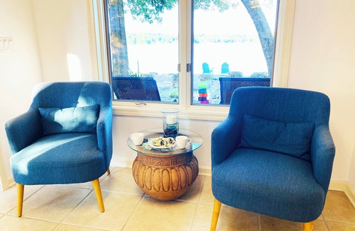 Hot Springs Village House | Lovely Lake Balboa house with a front-row-seat for the lake!