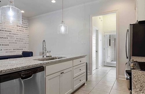 Highlands - Perkins Villa | LSU 2 BR | Pet Friendly|Pool| Fitness| Sleep 4