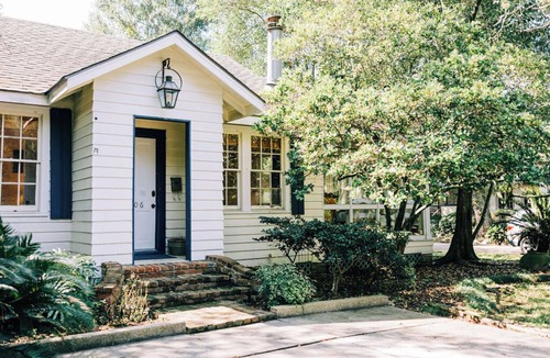 Highlands - Perkins Cottage | LSU Retreat - Hot Tub, Grill, Fire Pit - Walk2campus&lakes - 4 Bedroom 2 Bath