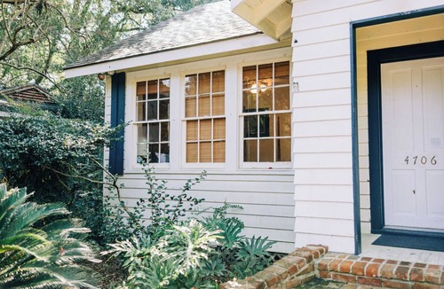 Highlands - Perkins Cottage | LSU Retreat - Hot Tub, Grill, Fire Pit - Walk2campus&lakes - 4 Bedroom 2 Bath
