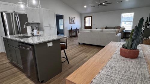 Thackerville House | Lucky Cowboy Lodge Near WinStar - Cozy 3BR Home