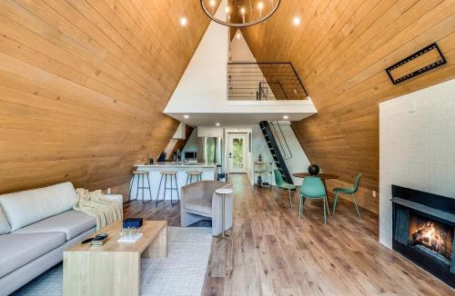 New Iberia Ski Chalet | Luminous Elegant A-Frame with Jacuzzi and Lofted Areas in Louisiana