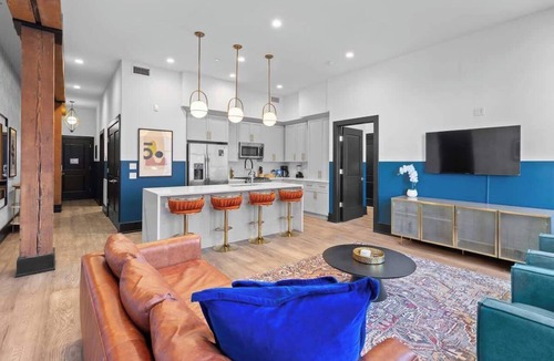 Central Business District Hotel | LUX 4BD/4BA Walk to Dome&French Quarter Hotel