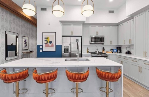 Central Business District Hotel | LUX 4BD/4BA Walk to Dome&French Quarter Hotel