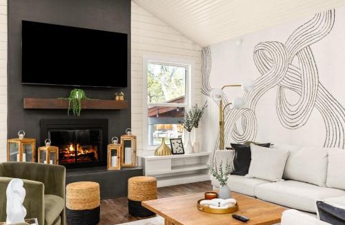 West Oak Hill House | Lux 5BR gem with Heated Pool, SPA, and Outdoor Movie Theater