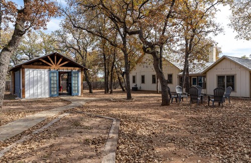 Fredericksburg House | LUX Farmhouse-HEATED POOL/HOT TUB/CASITA/GAME ROOM/PETS