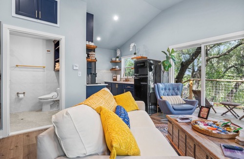 Spicewood Cabin | Lux, Hot tub, Nature, Modern, 35 min to ATX - Game Clubhouse Access
