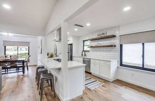 Richardson House | LUX Lounge | 3200+ SQ FT - Heated Pool & Jacuzzi