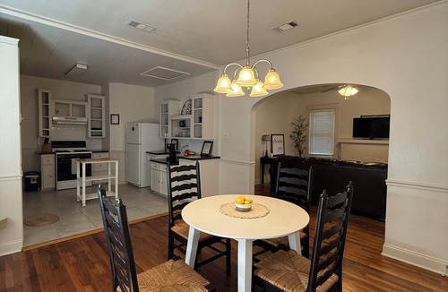 Mid City South House | Lux Mins 2 LSU/Mississippi River/Our Lady of the Lakes Hospital