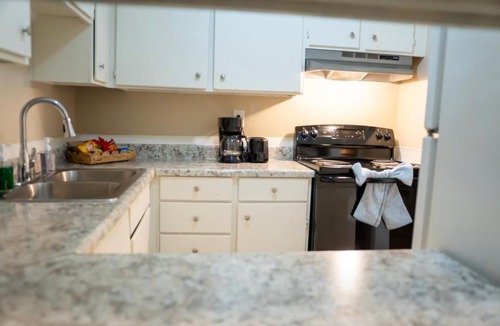 Montgomery Apartment | Lux Mins 2 Maxwell AFB, Baptist Med., Downtown