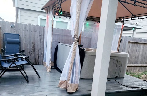 Westfield House | Lux New Beau;Houston;IAH Airport;Dtown;Woodlands;Spring;NRG World Cup Std;HotTub