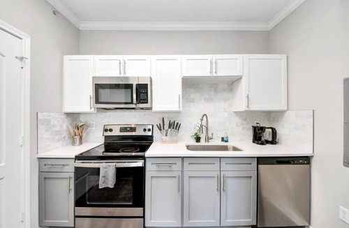 Egypt Apartment | LUX Resort-Inspired 2BR | Near Houston | Pool, Gym