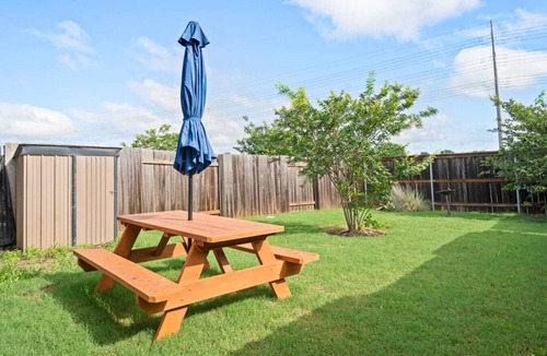 Stony Ridge North House | Lux Retreat l SE Austin near F1/COTA/ABIA/Tesla